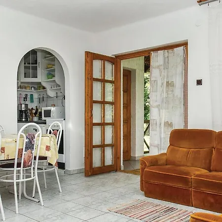 Casa vacanze Stunning In W/ 3 Bedrooms